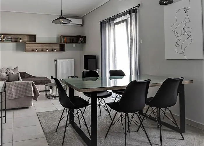 Minimal Central Apartment By The Sea