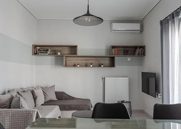Minimal Central Apartment By The Sea