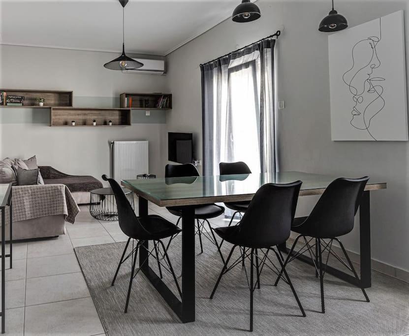 Minimal By The Sea Apartment