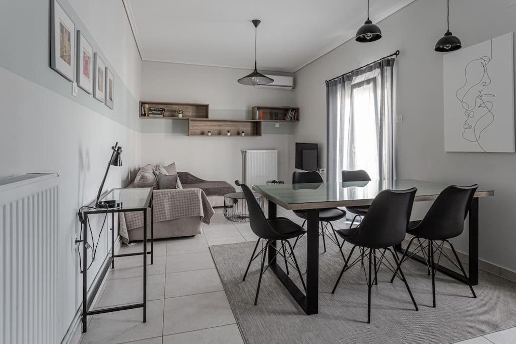 Minimal By The Sea Apartment Volos