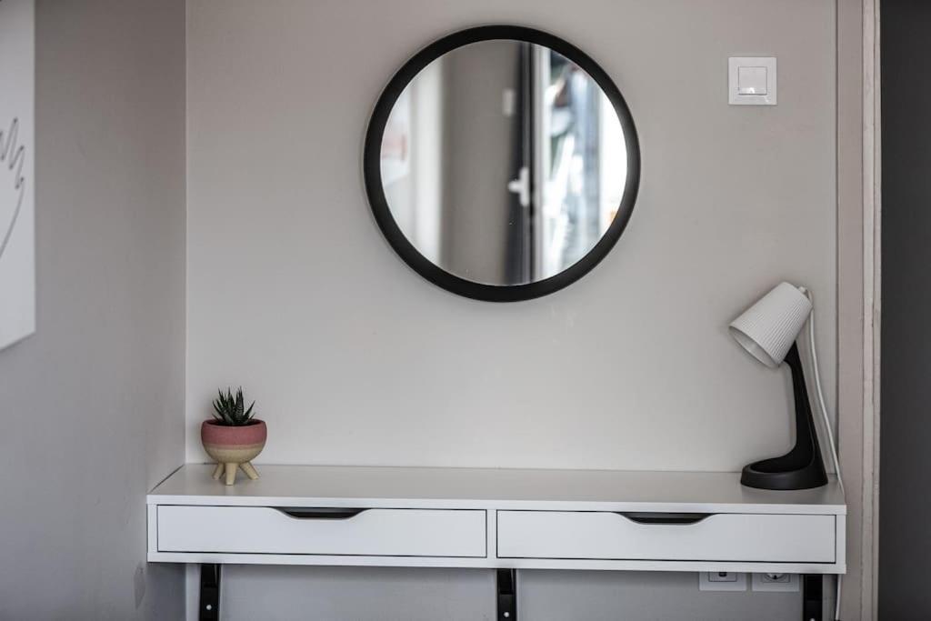 Minimal By The Sea Apartment